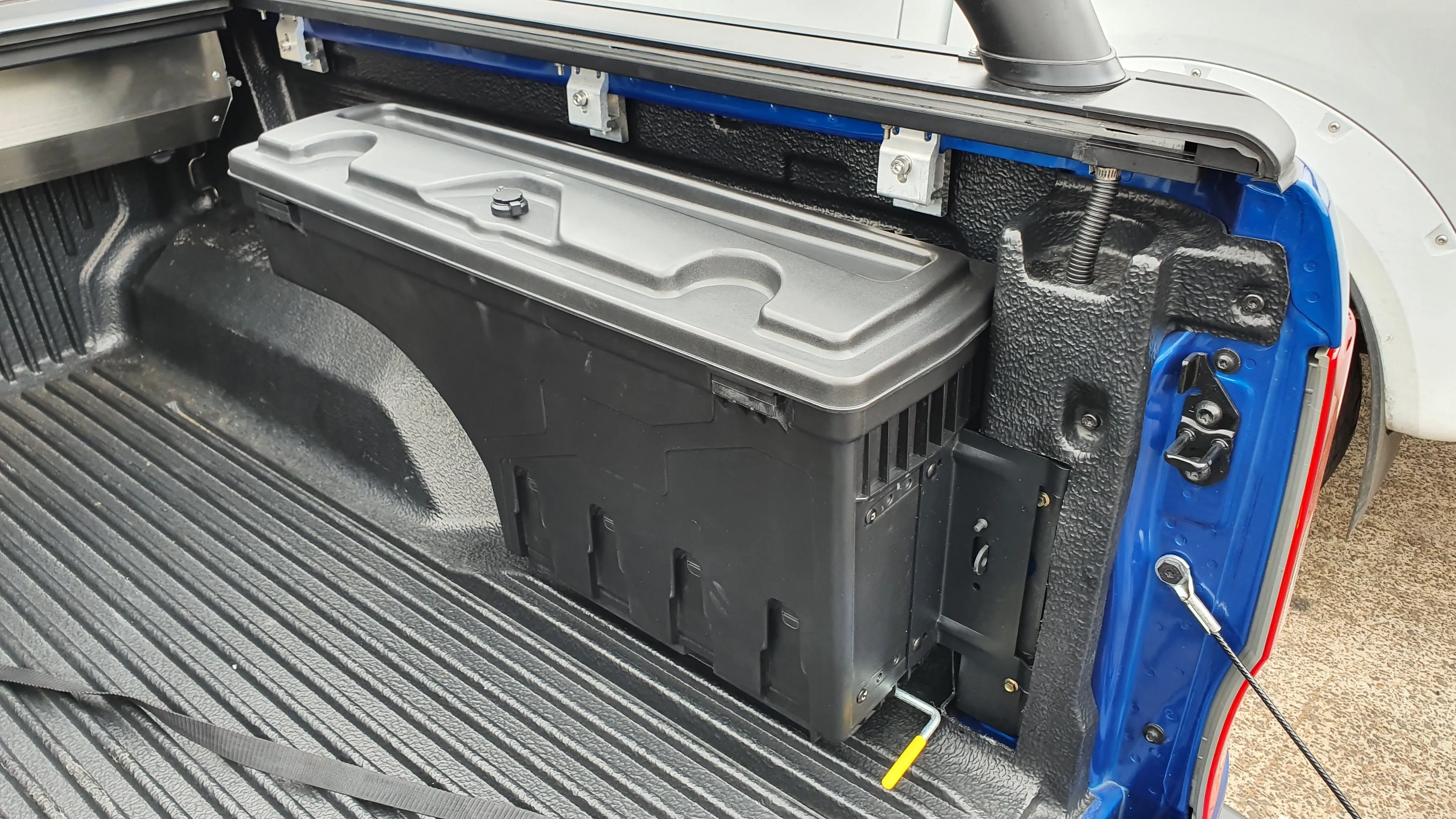 Chev SILVERADO 1500 2020-2024 SMART TUB LOCKER - Secure Swing Lift out Case