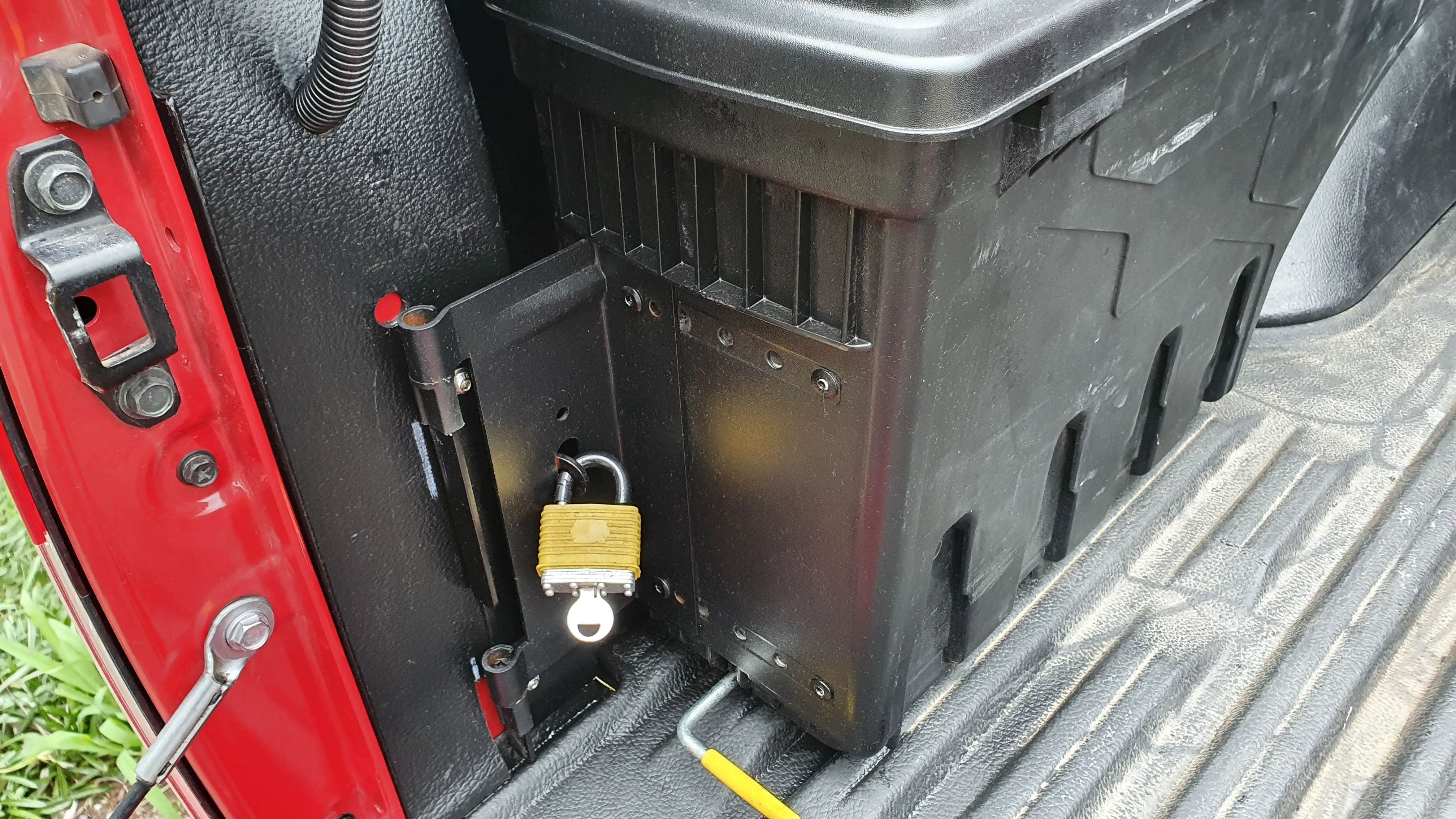 Chev SILVERADO 1500 2020-2024 SMART TUB LOCKER - Secure Swing Lift out Case