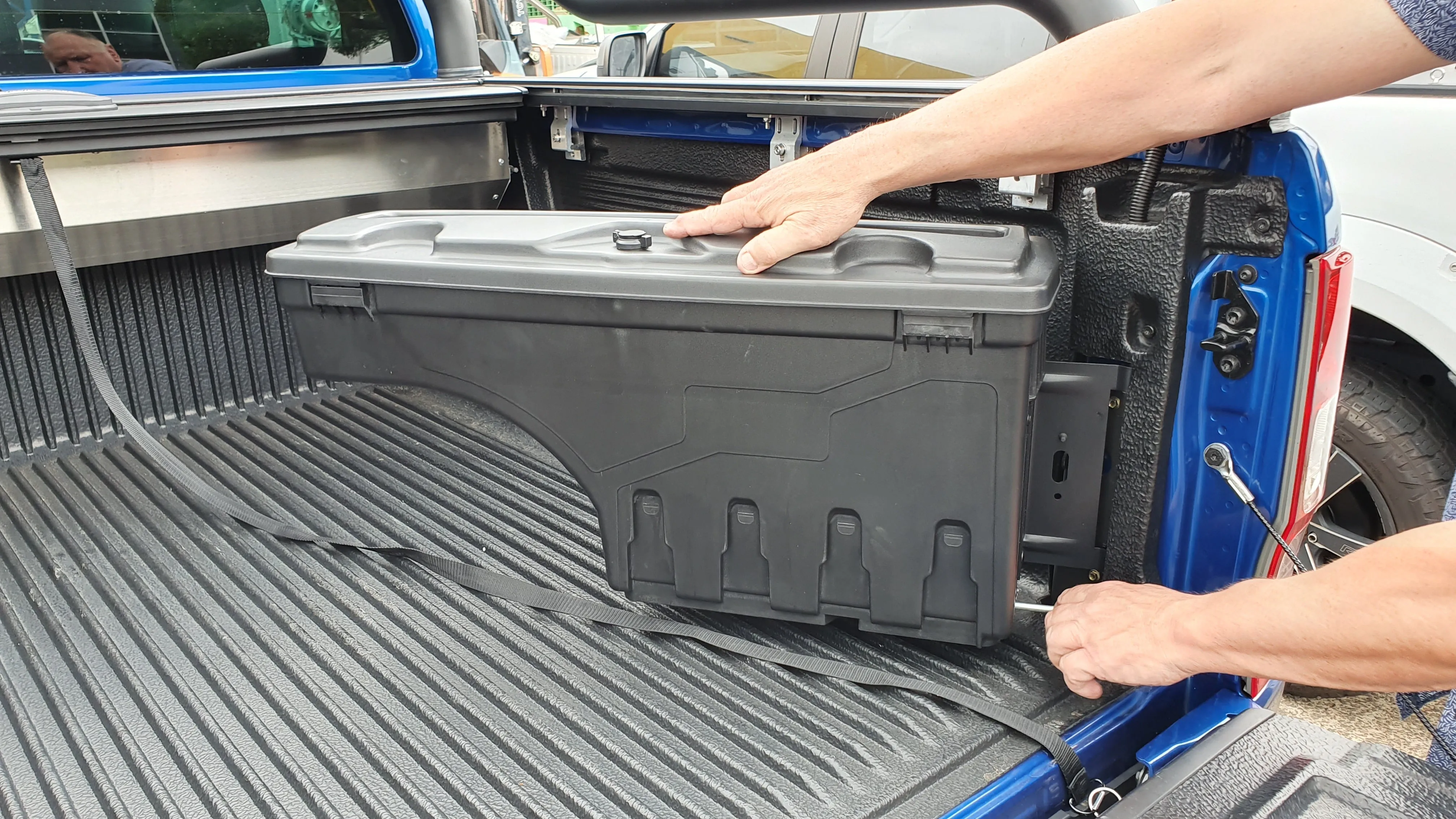 Chev SILVERADO 1500 2020-2024 SMART TUB LOCKER - Secure Swing Lift out Case