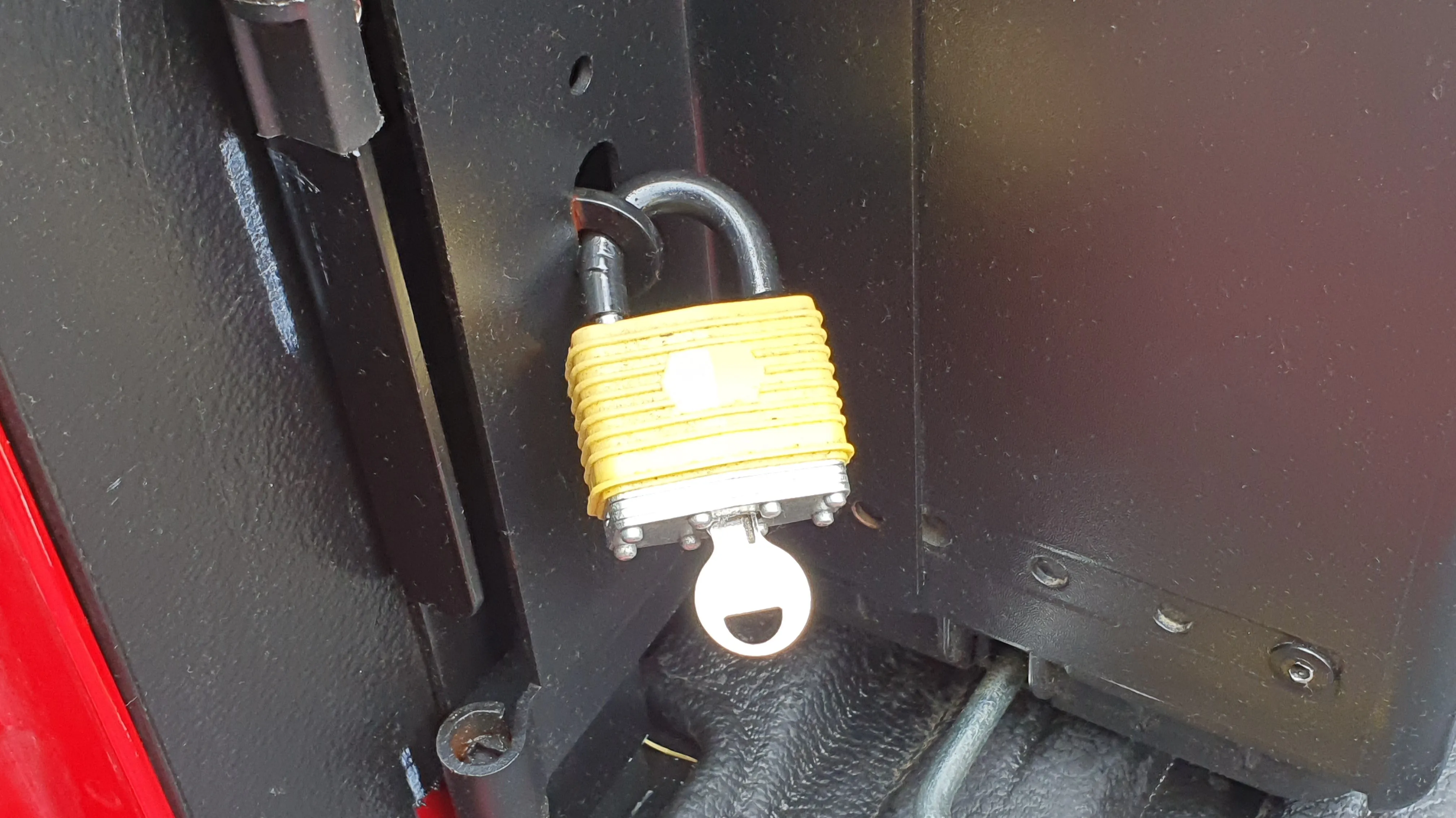 Chev SILVERADO 1500 2020-2024 SMART TUB LOCKER - Secure Swing Lift out Case