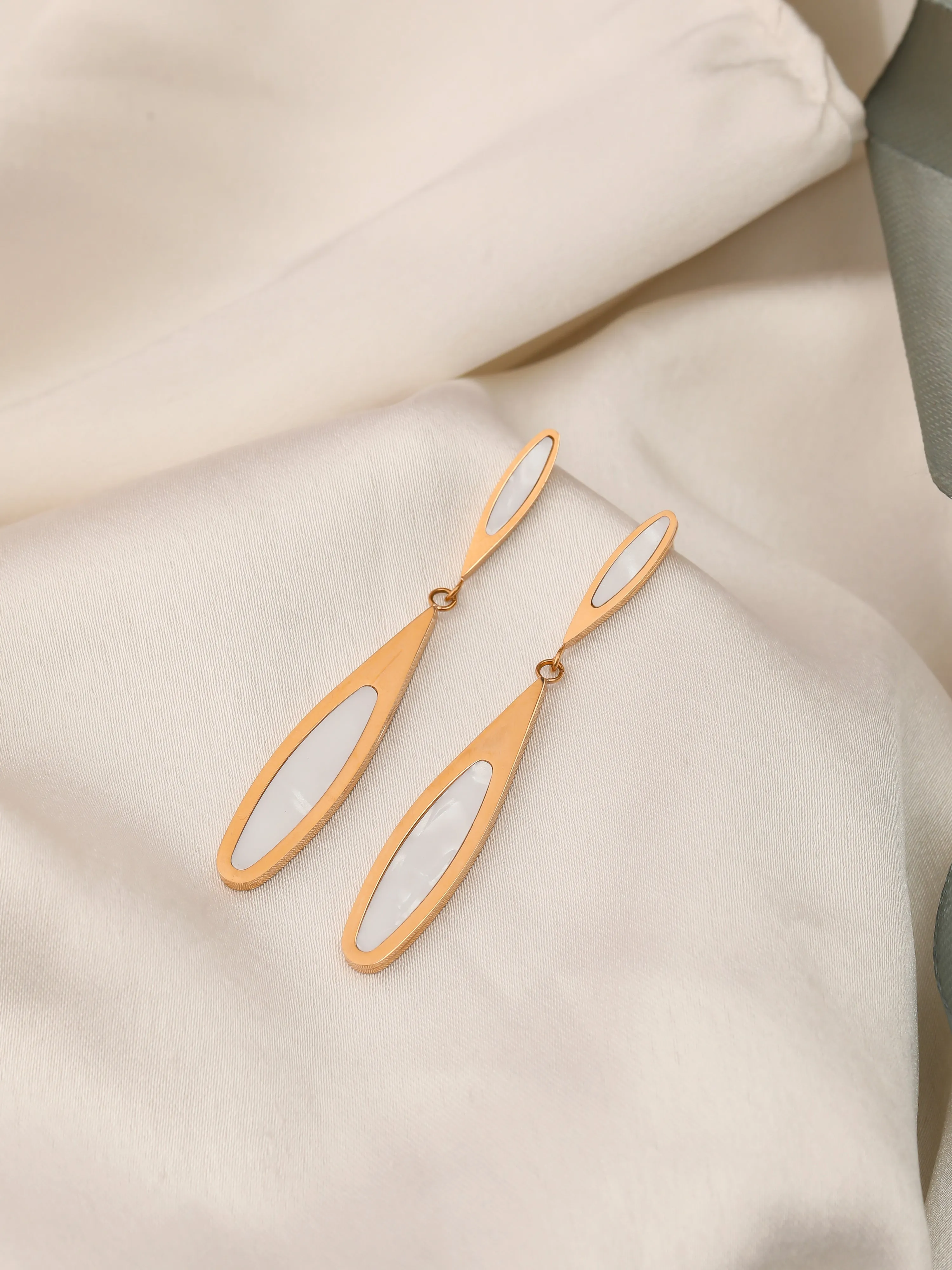Genzy Minimal Rose Gold Earrings