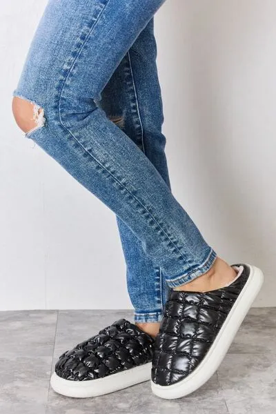 Luxe Lounge Puffer Plush Slippers