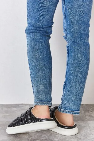 Luxe Lounge Puffer Plush Slippers